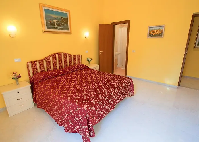 Acomodação com café da manhã  Bed In 4*